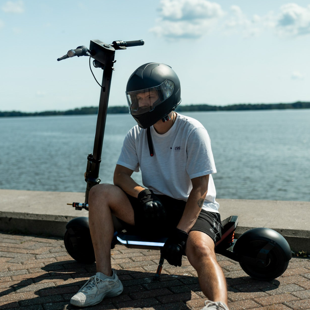 Rider paused with the Apollo Phantom 2.0 Stellar after a long run